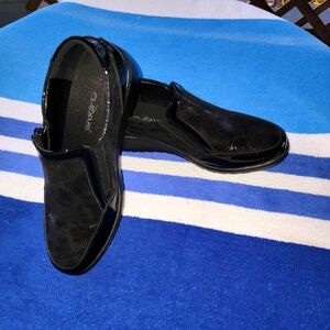 Concha Wedge Sneaker (Women US size 8)Black snake print Flexus by Spring Step